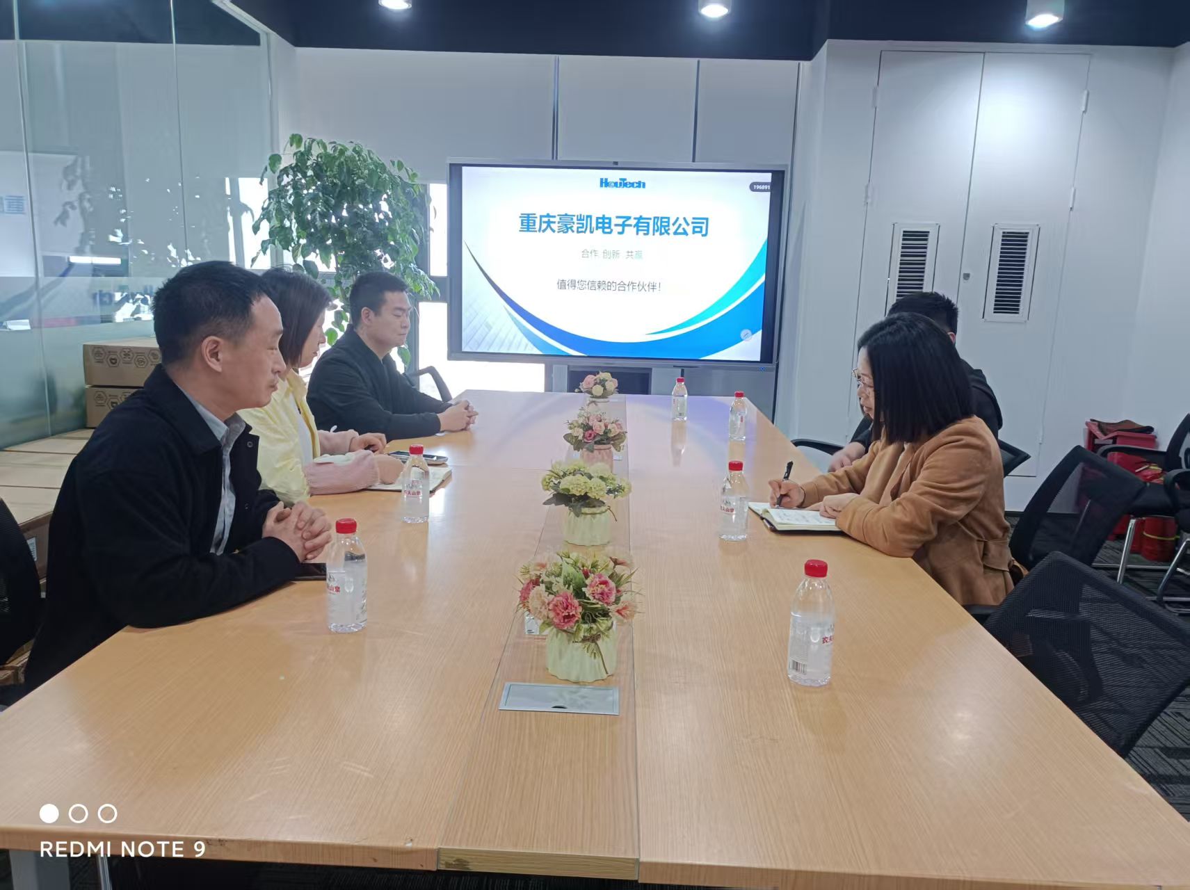 九龙坡区互联网界联合会秘书长莅临重庆豪凯电子，共谋行业高质量发展新路径
