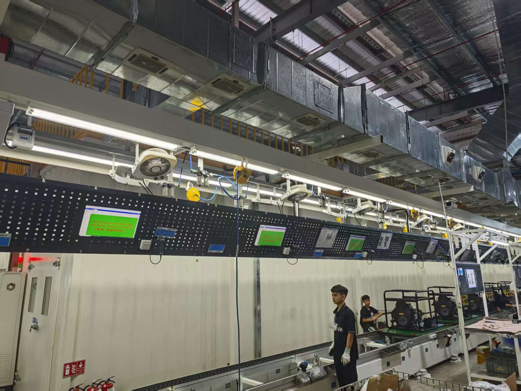 我司越南一体机安装项目圆满完成